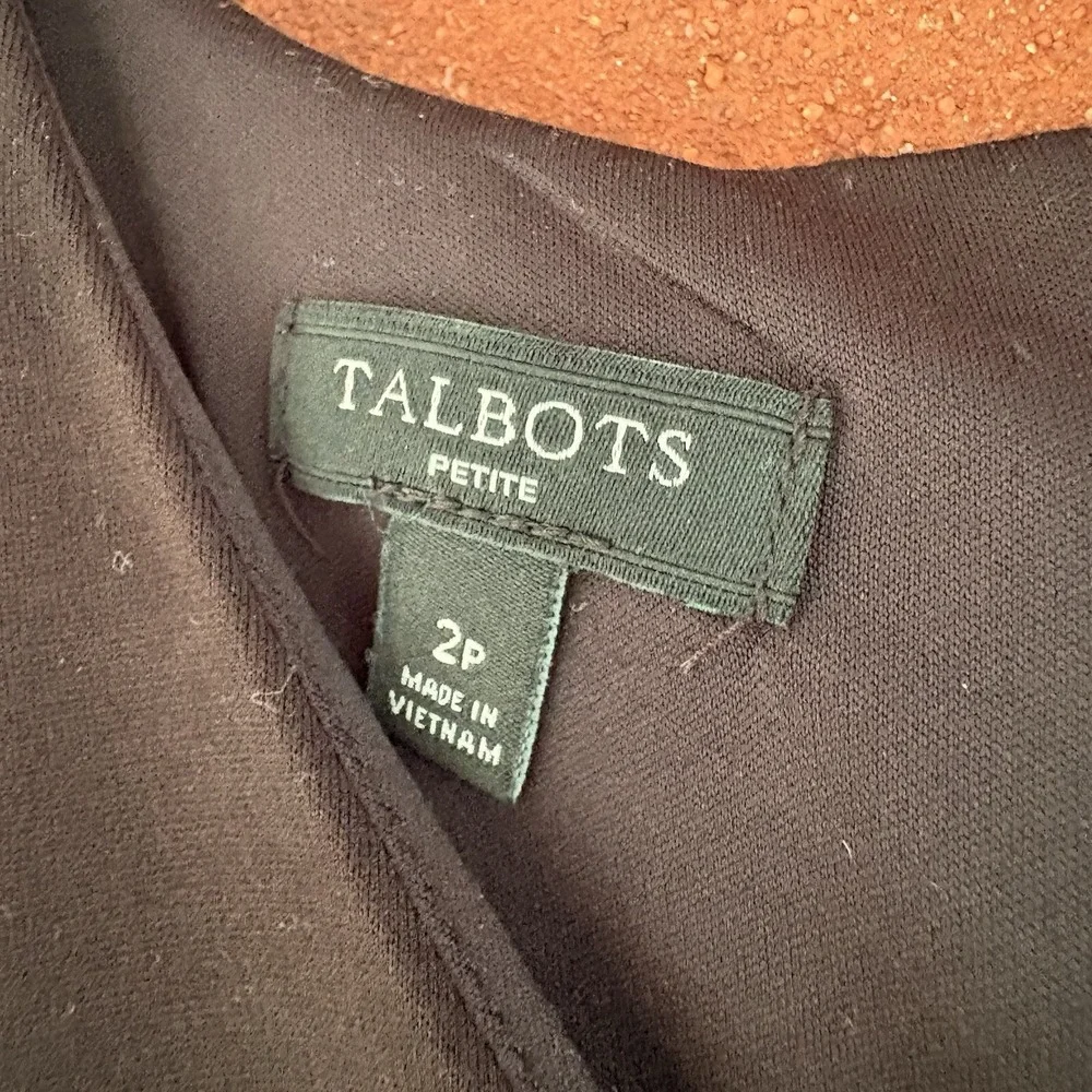 Talbots Black V-Neck Sleeveless Hem Detail Dress Sz 2P A3182